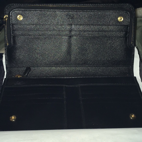 Large Prada wallet - Picture 5 of 6